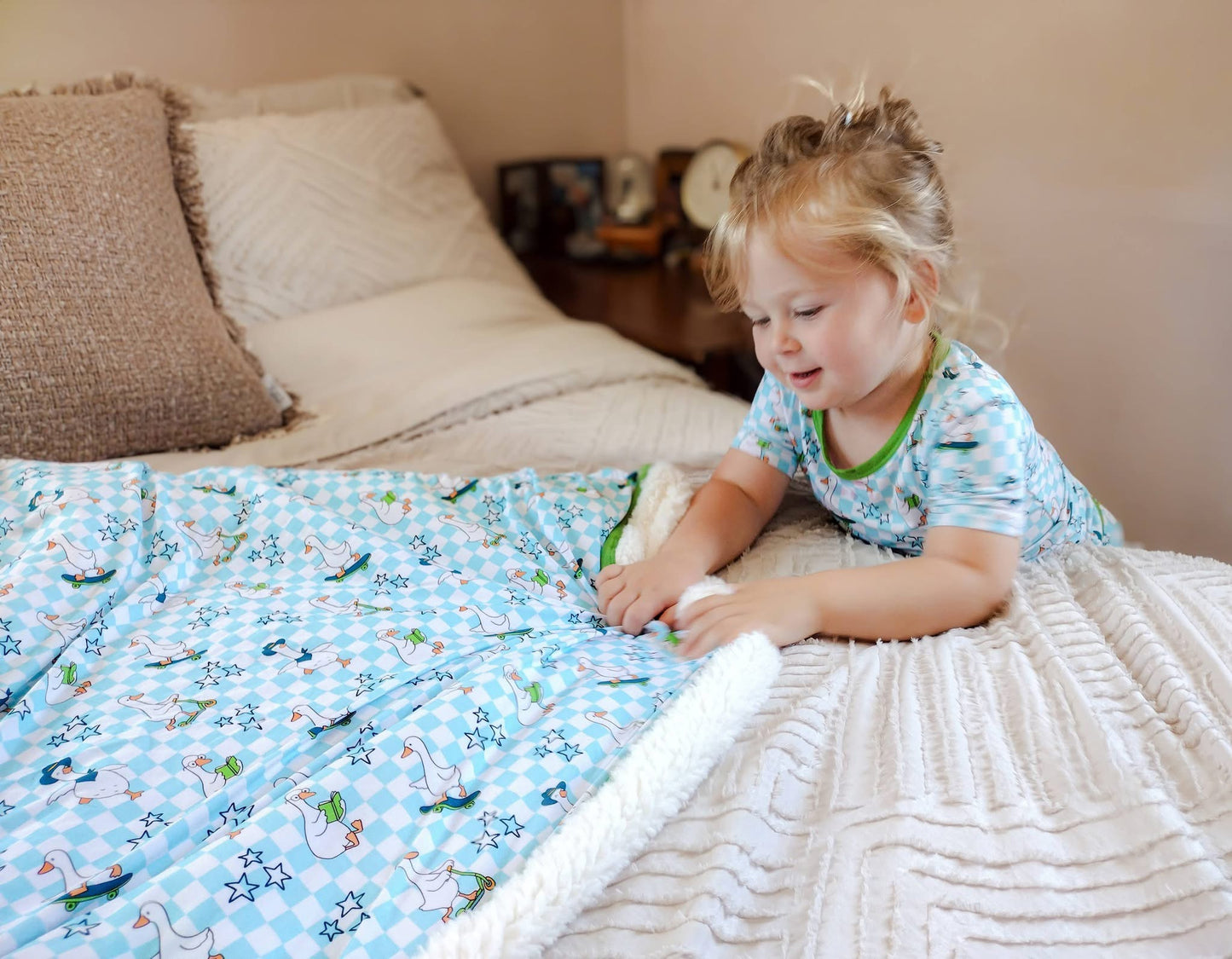 Scoots&Stories Snuggle Plush Blanket